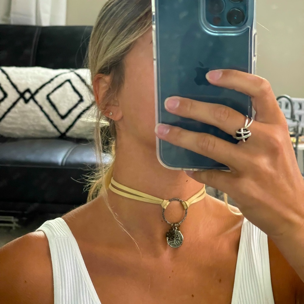 TAN ADJUSTABLE CHOKER NECKLACE